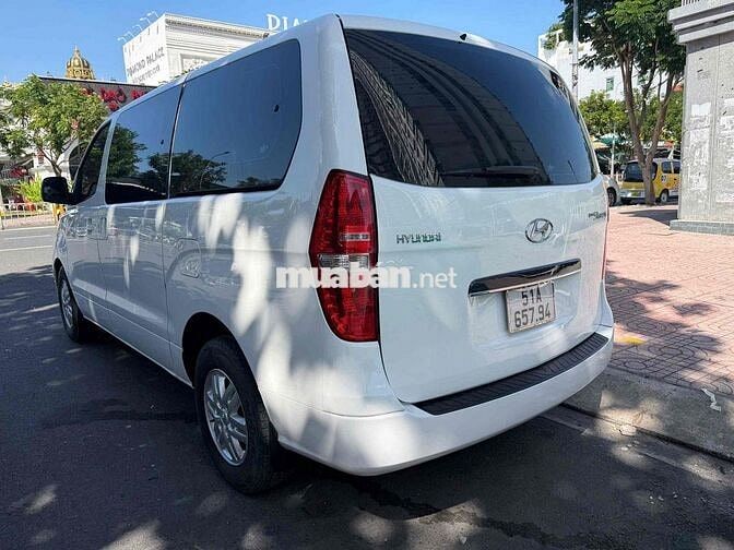Hyundai Starex 2016 9 chỗ Dầu Trắng