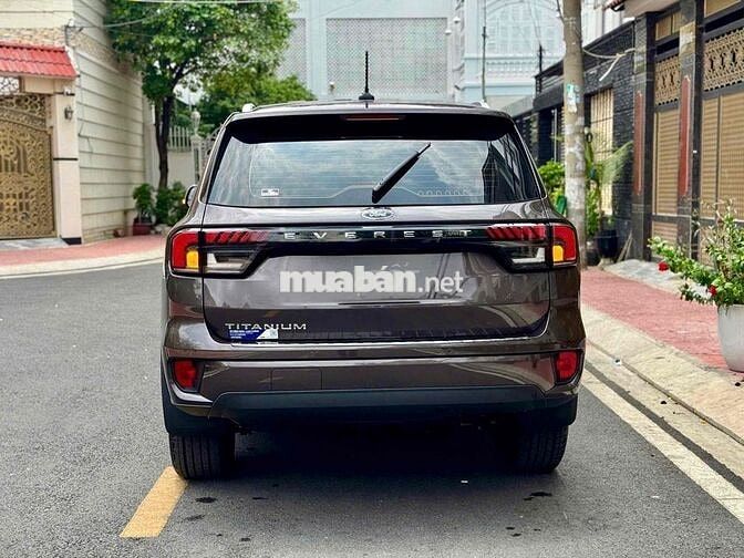 Ford Everest Titanium 2025 Nâu 5.900 km