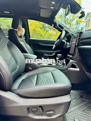 Ford Everest Titanium 2025 Nâu 5.900 km