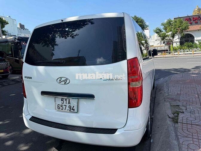 Hyundai Starex 2016 9 chỗ Dầu Trắng
