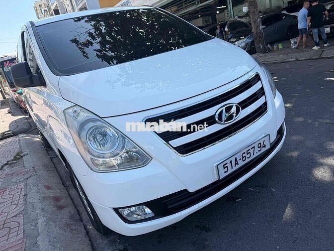 Hyundai Starex 2016 9 chỗ Dầu Trắng