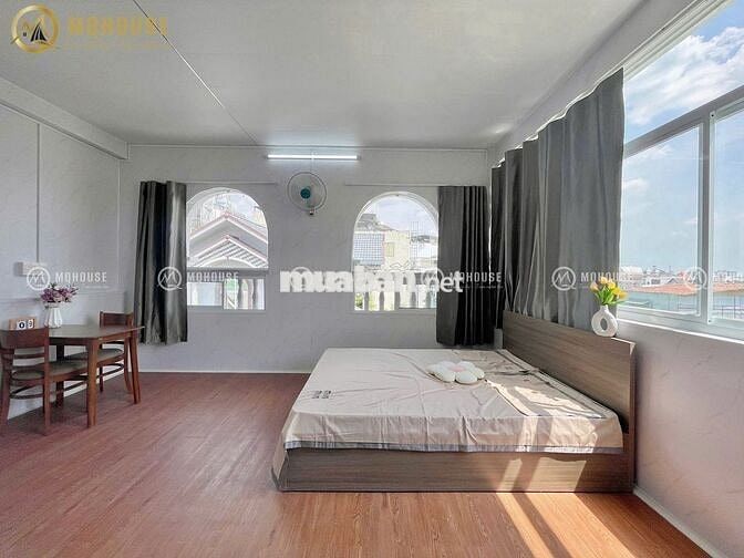 Ban công, Tách bếp. Full nội thất Ngay Cộng Hòa Etown. Thang Máy