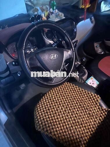 Hyundai Grand i10 5 chỗ màu Bạc