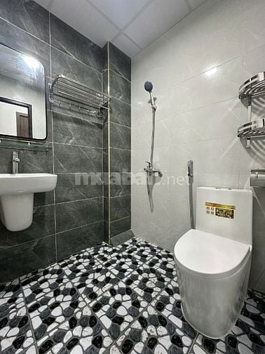 Bán tòa CHDV cao cấp Nguyễn Khang Cầu Giấy 180m2x7T, 34 phòng