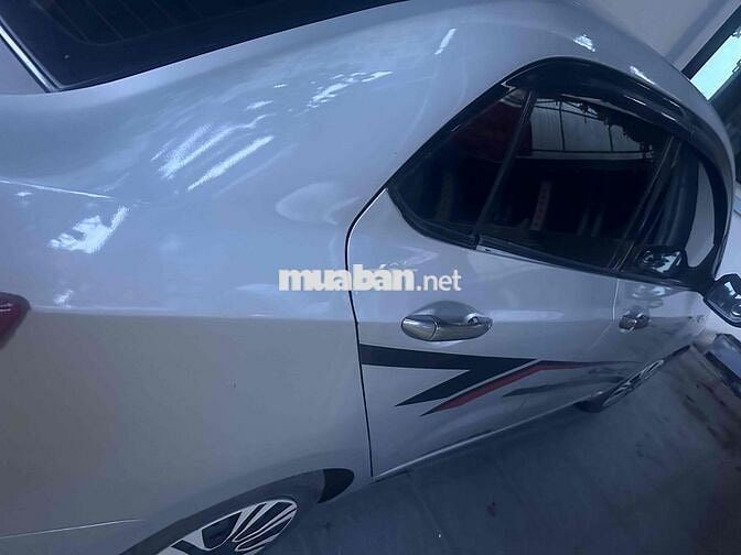 Hyundai Grand i10 5 chỗ màu Bạc