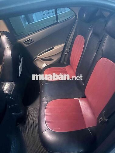 Hyundai Grand i10 5 chỗ màu Bạc