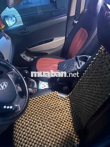 Hyundai Grand i10 5 chỗ màu Bạc