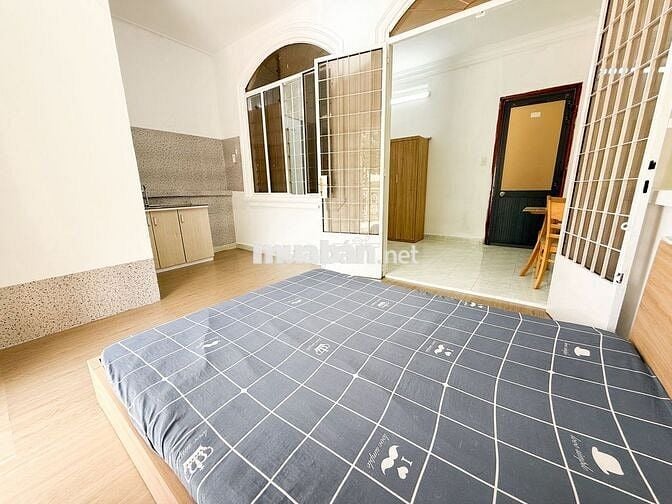 Ban công 45m Hồng Hà gần sân bay Tân Sơn Nhất.Ở liền giảm 500k