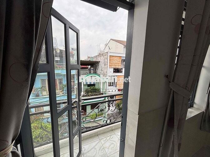 phòng trọ giá rẻ có ban công gần sân bay nhà ga T3