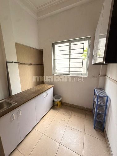 Cho thuê phòng 35m2 khép kín, số 120 Đê La Thành nhỏ - Đống Đa