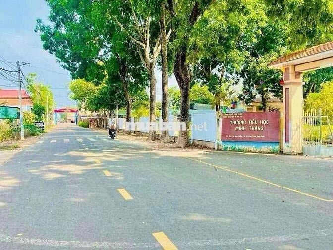 Thanh lý lô đất mặt tiền kinh doanh, sát trung tâm hành chính