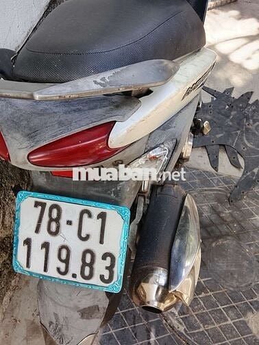 Suzuki Fi Trắng