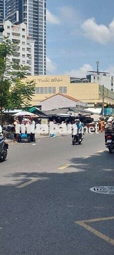 Cho thuê  tầng 1 phạm ngũ lão  .thông ra phố đi  bộ bùi viện  Q1.