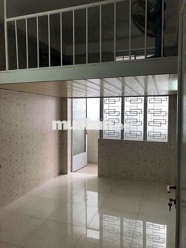 Cho thuê  tầng 1 phạm ngũ lão  .thông ra phố đi  bộ bùi viện  Q1.