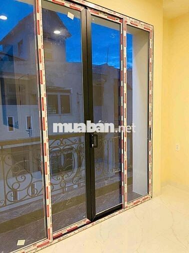 Cho thuê nguyên căn Hiệp Bình, trệt, 2 lầu mới 100%. Giá: 13 triệu/th