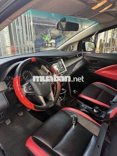 Toyota Innova 2.0E Bạc 7 chỗ