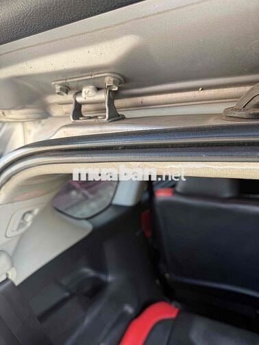 Toyota Innova 2.0E Bạc 7 chỗ