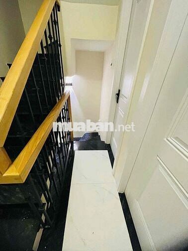 Cho thuê nguyên căn Hiệp Bình, trệt, 2 lầu mới 100%. Giá: 13 triệu/th