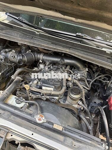 Toyota Innova 2.0E Bạc 7 chỗ