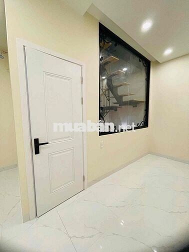 Cho thuê nguyên căn Hiệp Bình, trệt, 2 lầu mới 100%. Giá: 13 triệu/th