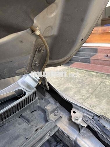 Toyota Innova 2.0E Bạc 7 chỗ