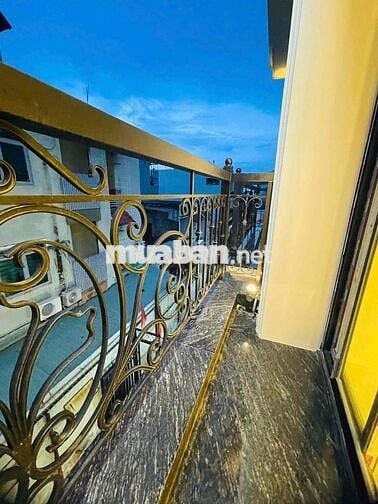 Cho thuê nguyên căn Hiệp Bình, trệt, 2 lầu mới 100%. Giá: 13 triệu/th