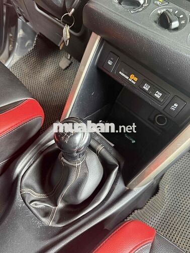Toyota Innova 2.0E Bạc 7 chỗ