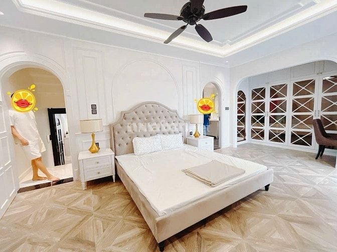 Biệt thự đường thông ,KDC  Làng Đại Học ABC , 10x15 , 3 lầu.Giá:18,8tỷ