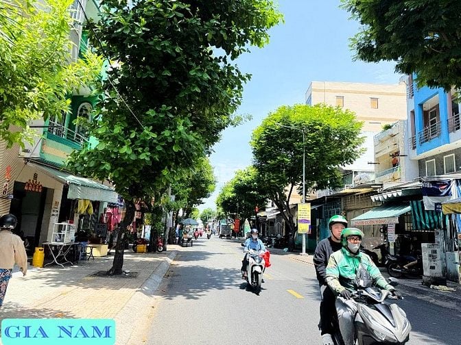 BÁN NHÀ MẶT TIỀN KINH DOANH : 304 PHẠM VĂN CHÍ - P. 4 - Q. 6 - TPHCM