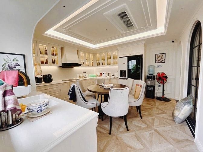 Biệt thự đường thông ,KDC  Làng Đại Học ABC , 10x15 , 3 lầu.Giá:18,8tỷ
