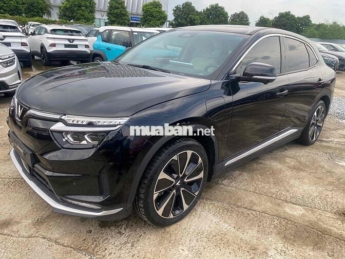 VinFast VF8 Plus 2024 Điện Đen/Be 37000 km