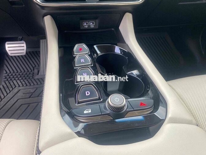 VinFast VF8 Plus 2024 Điện Đen/Be 37000 km
