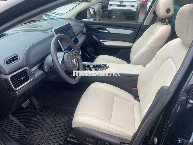 VinFast VF8 Plus 2024 Điện Đen/Be 37000 km