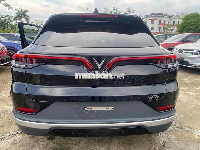 VinFast VF8 Plus 2024 Điện Đen/Be 37000 km
