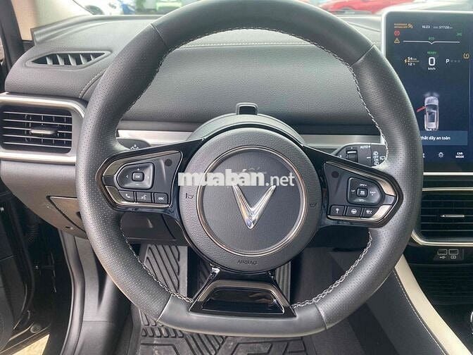 VinFast VF8 Plus 2024 Điện Đen/Be 37000 km