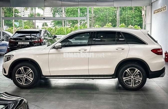 Mercedes Benz GLC 250 4Matic 2018 Trắng | 64000 Km
