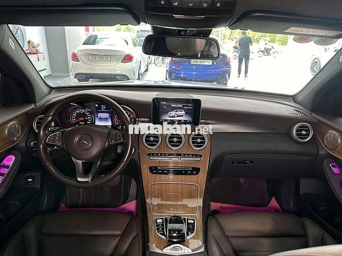 Mercedes Benz GLC 250 4Matic 2018 Trắng | 64000 Km