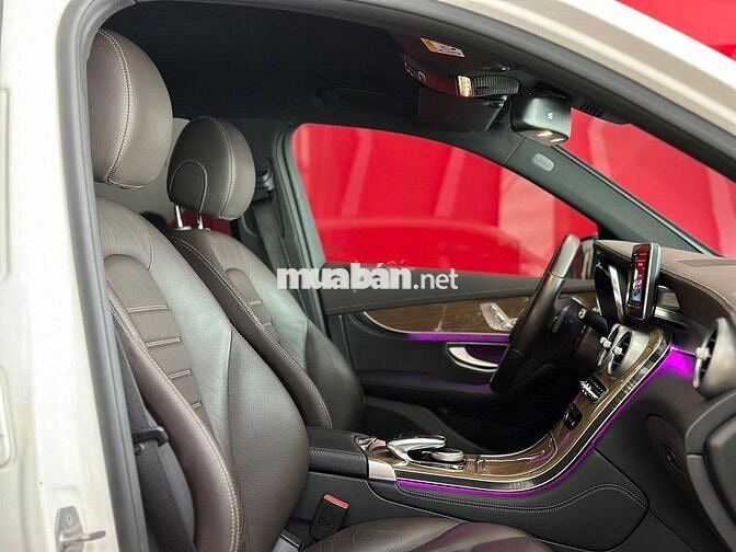 Mercedes Benz GLC 250 4Matic 2018 Trắng | 64000 Km