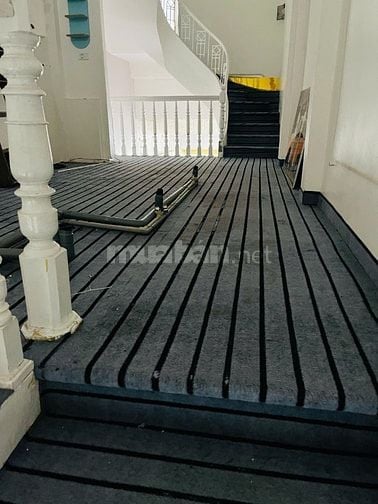 Cho thuê nhà 5 tầng, mặt phố 32 Trần Đăng Ninh, Cầu Giấy