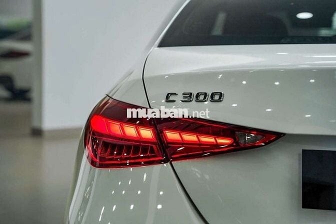 Mercedes-Benz C300 AMG 2023 V1 siêu lướt 7500km