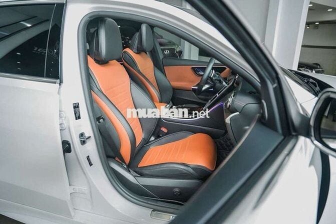 Mercedes-Benz C300 AMG 2023 V1 siêu lướt 7500km