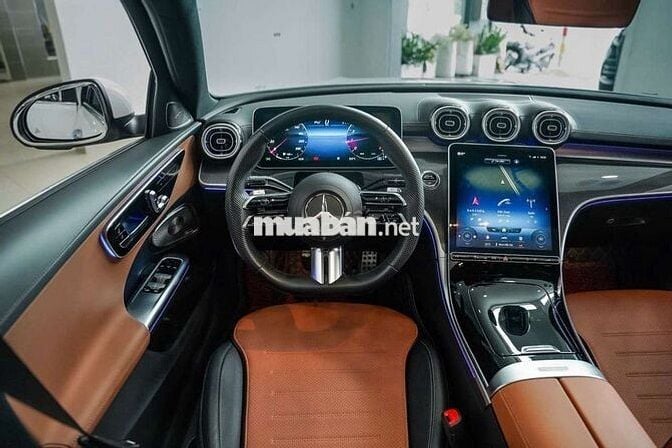 Mercedes-Benz C300 AMG 2023 V1 siêu lướt 7500km