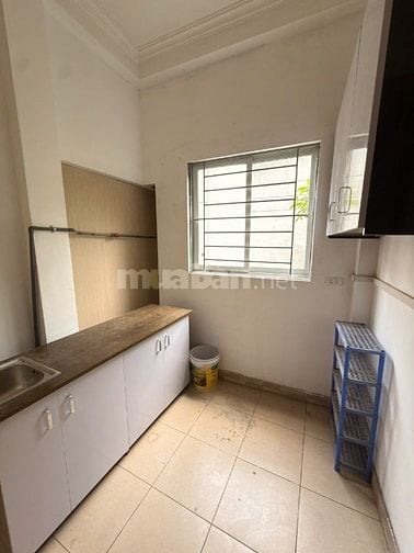 Cho thuê phòng 35m2 khép kín, số 120 Đê La Thành nhỏ - Đống Đa