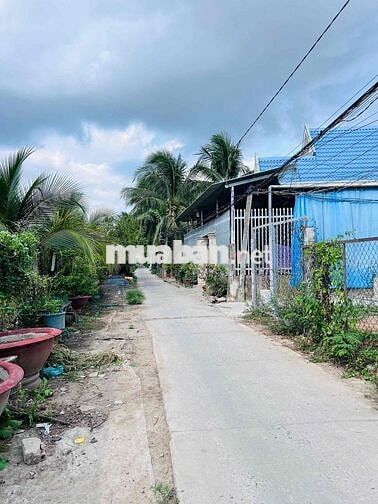 Đất đẹp, dien tich rông,  gần đường lớn