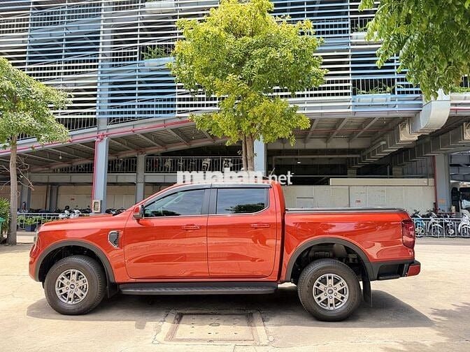 Ford Ranger XLS AT 2024 Đỏ cam - Xe hiếm