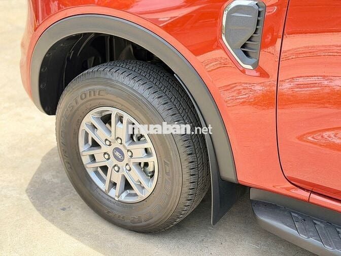Ford Ranger XLS AT 2024 Đỏ cam - Xe hiếm