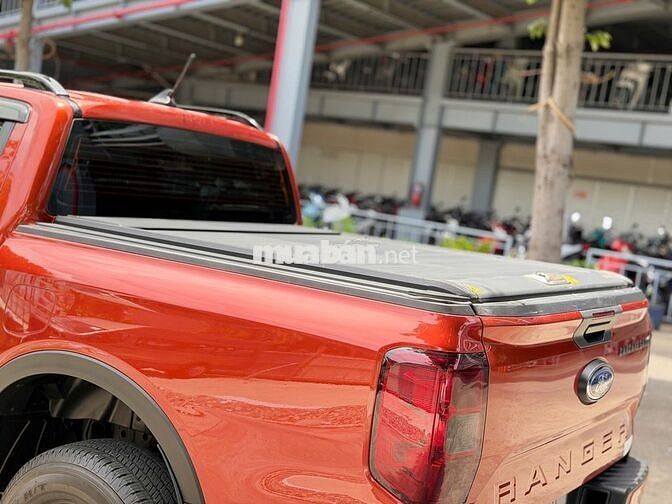 Ford Ranger XLS AT 2024 Đỏ cam - Xe hiếm