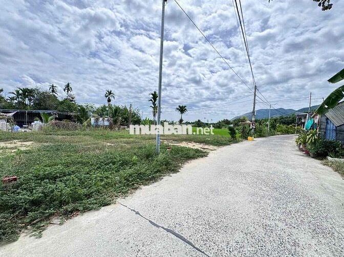 Bán Đất Suối Hiệp thôn Phú Hậu, gần đường QL1A. DT: 71m2 Full Thổ.