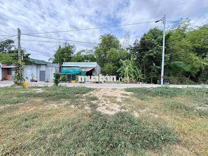 Bán Đất Suối Hiệp thôn Phú Hậu, gần đường QL1A. DT: 71m2 Full Thổ.