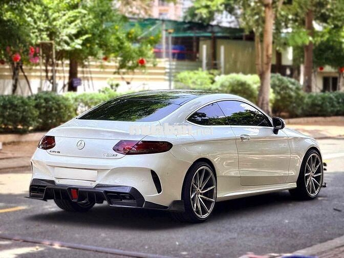Mercedes C300 Coupe 2018 Trắng 25.000 km